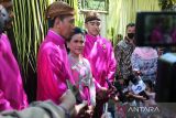 Jokowi tetap bekerja di sela prosesi pernikahan Kaesang