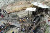 Evakuasi korban ledakan tambang batu bara Sawahlunto