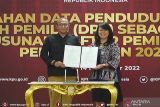 Kemlu menyerahkan DP4 Luar Negeri untuk Pemilu 2024 sebanyak 1,8 juta jiwa pada KPU