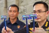 Bea Cukai Semarang gagalkan impor ratusan ribu pisau cukur ilegal asal Tiongkok
