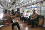 Presiden Jokowi Menumpang KRL Commuter Line