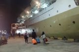 KM Kelimutu angkut wisatawan yang terjebak di Karimunjawa, termasuk 49 warga asing