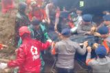 Satu dari enam korban tanah longsor di Maros ditemukan meninggal