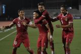 Pesepak bola Timnas Indonesia Dendy Sulistyawan (kedua kiri) bersama rekan setimnya merayakan gol yang dicetaknya ke gawang Timnas Filipina dalam laga lanjutan Grup A Piala AFF 2022 di Rizal Memorial Stadium, Manila, Filipina, Senin (2/1/2023). Indonesia menang dengan skor 2-1 dan keluar sebagai 'runner up' Grup A Piala AFF 2022.ANTARA FOTO/Akbar Nugroho Gumay/nym.