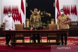 PRESIDEN JOKO WIDODO MENCABUT KEBIJAKAN PPKM