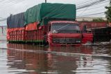 Banjir Masih Merendam Jalur Pantura Semarang