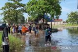 Banjir Pekalongan, Brimob Jateng suplai air bersih ke pengungsi
