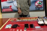 Terpopuler: Lima anggota polisi dipecat karena narkoba, pagar laut hingga tiga pencuri bawang ditangkap