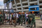 Pengamanan laga Persib melawan Persija di Stadion GLBA