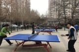 Sejumlah warga melakukan aktivitas di luar rumah dengan berolahraga di Taman Panjiayuan seiring dengan dilonggarkannnya protokol kesehatan antipandemi COVID-19 di Kota Beijing, China, Kamis (12/1/2023). Otoritas China juga telah membebaskan warganya bepergian ke luar negeri mulai 8 Januari 2023 untuk mengisi musim liburan Tahun Baru Imlek yang berlangsung hingga pertengahan Februari mendatang. ANTARA FOTO/M. Irfan Ilmie/nym.