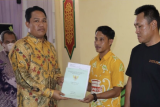 Pemkab Lamandau serahkan sertifikat PTSL kepada masyarakat sejumlah daerah