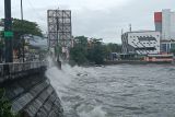 Tekanan rendah Filipina akibatkan gelombang tinggi perairan Sulut