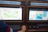 BMKG peringatkan waspadai tinggi gelombang selatan Banten mencapai empat meter