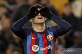 Pesepak bola Barcelona Pedri Gonzales berselebrasi usai mencetak gol ke gawang Getafe pada pertandingan La Liga di Stadion Camp Nou, Barcelona, Spanyol, Minggu (22/1/2023). Gol semata wayang Pedri Gonzalez mengantar Barcelona menundukkan tamunya Getafe dengan skor 1-0. ANTARA FOTO/REUTERS/Albert Gea/wsj.