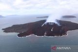 Tinggi asap Gunung Anak Krakatau capai 200 meter