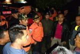 Tim SAR gabungan evakuasi belasan anggota komunitas motor trabas tersesat di hutan