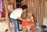 Kanwil Kemenkumham NTT bagikan sembako untuk warga kurang mampu