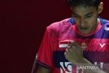 Pebulu tangkis tunggal putra Indonesia Chico Aura Dwi Wardoyo menepuk logo bendera Merah Putih di jerseynya usai mendapatkan poin saat menghadapi pebulu tangkis Hongkong Ng Ka Long Angus pada semifinal Daihatsu Indonesia Masters 2023 di Istora Gelora Bung Karno, Jakarta, Sabtu (28/1/2023). Chico melaju ke final usai mengalahkan Ng Ka Long Angus dengan skor 17-21, 27-25, dan 22-20. ANTARA FOTO/Indrianto Eko Suwarso/rwa.