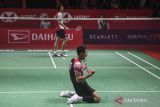 Pebulu tangkis tunggal putra Indonesia Jonatan Christie meluapkan ekspresi kemenangannya atas pebulu tangkis tunggal putra China Shi Yu Qi dalam babak semifinal turnamen Daihatsu Indonesia Masters 2023 di Istora Gelora Bung Karno, Senayan, Jakarta, Sabtu (28/1/2023). Jonatan Christie melaju ke final usai mengalahkan Shi Yu Qi dengan skor akhir 21-13, 15-21 dan 21-19. ANTARA FOTO/M Risyal Hidayat/wsj.