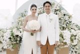 Selebritas Deva Mahenra dan Mikha Tambayong menikah di Bali