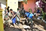 Lanudsri bantu bersih-bersih  lingkungan di lokasi bencana Minut