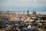 Sampah Di Pantai Pasir Jambak Padang