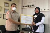 Kemensos memberikan penghargaan kepada RSUD Nene Malomo Sidrap