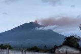 Gunung Kerinci kembali erupsi durasi hingga satu jam lebih