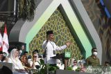 Ketua Umum Pengurus Besar Nahdlatul Ulama (PBNU) KH Yahya Cholil Staquf  memberikan sambutan pada Puncak Resepsi Harlah 1 Abad NU di Stadion Gelora Delta Sidoarjo, Jawa Timur, Selasa  (7/2/2023). Kegiatan yang mengangkat tema Mendigdayakan Nahdlatul Ulama Menjemput Abad Kedua Menuju Kebangkitan Baru tersebut dihadiri ribuan nahdliyin dan berharap NU menjadi ormas Islam Indonesia yang bangkit dan digdaya. ANTARA FOTO/Zabur Karuru/wsj.