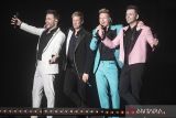 Grup boyband Westlife tampil pada konsernya yang bertajuk “Westlife The Wild Dreams Tour 2023 Jakarta” di Stadion Madya GBK, Jakarta, Sabtu (11/2/2023). Westlife membawakan sejumlah lagu diantaranya Uptown Girl, Flying Without Wings, dan I Lay My Love On You. ANTARA FOTO/Muhammad Adimaja/wsj.