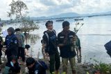 Siswa pecinta alam di Lampung gelar aksi bersih pantai dan tanam 1.000 bibit pohon mangrove