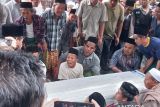 Ribuan pelayat antar pekerja migran korban gempa Turki ke pemakaman di Lombok