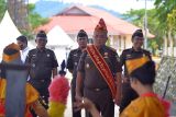 Kajari Morowali yang baru disambut upacara adat di Morowali Utara