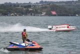 Pebalap F1 Powerboat mulai beradaptasi dengan lintasan Danau Toba