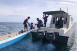 Polres Dompu evakuasi tiga korban perahu terbalik di Pantai Satonda