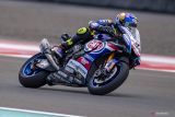 Pebalap WSBK Toprak Razgatlolu uji coba Yamaha YZR-M1