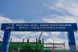 Suasana pembangunan Stasiun Kereta Cepat Jakarta Bandung (KCJB) di Padalarang, Kabupaten Bandung Barat, Jawa Barat, Selasa (7/3/2023). Menteri Perhubungan Budi Karya Sumadi menyatakan, progres pembangunan KCJB hingga awal Februari 2023 telah mencapai 84 persen dan ditargetkan akan dioperasikan pada Juli 2023 mendatang. ANTARA FOTO/Raisan Al Farisi/agr