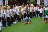 Ibu Negara bersama OASE KIM dukung Sekolah Sehat lewat permainan tradisional