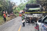 Bus ALS berpenumpang puluhan orang terbakar di Jalan Lintas Bukittinggi-Medan