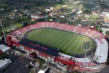 Foto udara Stadion Kapten I Wayan Dipta di Gianyar, Bali, Minggu (12/3/2023). Sejumlah pengerjaan renovasi dan pemeliharaan fasilitas Stadion Kapten I Wayan Dipta Bali terus dilakukan sebagai persiapan penyelenggaraan Piala Dunia U-20 2023. ANTARA FOTO/Fikri Yusuf/wsj.