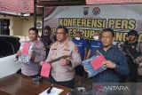 Polres Purbalingga tangkap dua pria bersenjata tajam ancam sopir bus