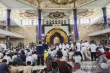 Masyarakat antusias shalat Jumat perdana di Masjid Agung Kubah Kecubung