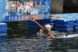 Peserta renang berhasil mencapai garis finish saat mengikuti lomba renang Open Water Swimming dalam Sabang Marine Festival 2023 di Teluk Kota Sabang, Aceh, Sabtu (18/3/2023). Antara Aceh/Khalis Surry
