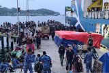 Pencarian korban longsor Serasan dihentikan, ratusan anggota TNI dan Polri tinggalkan Natuna