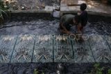 Mencuci Karpet Masjid Menyambut Ramadhan