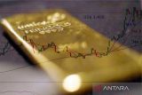 Harga emas melonjak dipicu dolar AS lebih lemah