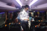 Imigrasi Atambua layani puluhan penumpang bus ALBN Kupang-Dili
