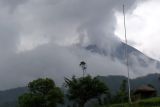 Warga lereng Merapi diimbau tidak beraktivitas di zona bahaya