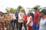 Bupati Barito Utara salurkan beras untuk terdampak banjir Montallat