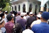 Jenazah mantan Wali Kota Mataram Ahyar Abduh dishalatkan 50 kali dan diantar ribuan warga